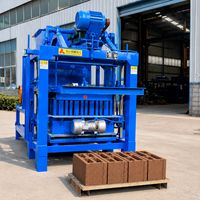 Machine à fabriquer des briques en ciment durables pour la production de blocs creux et pleins