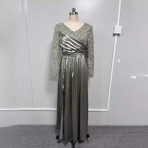 Robe de soirée verte à col en V et manches longues avec fente en dentelle, taille naturelle, strass écologiques pour événements formels - Product Image 4