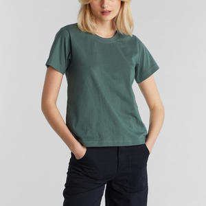 เสื้อยืดผู้หญิงเนื้อผ้านุ่ม สวมใส่สบาย ดีไซน์เรียบง่าย เหมาะสำหรับใส่ในชีวิตประจำวัน ให้ความรู้สึกผ่อนคลาย สวมใส่สบาย และมีสไตล์อย่างง่ายดาย - Product Image 1