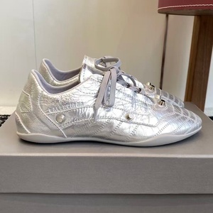 Zapatos deportivos transpirables y cómodos para las cuatro estaciones, con diseño de colores brillantes y calidad duradera. Zapatos de marca de diseñador. - Product Image 1