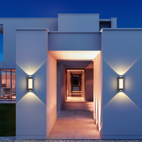 Lámpara de Pared Exterior Moderna de Aluminio Fundido a Presión con Iluminación de Tres Lados IP54 para Porche y Jardín, Aplique de Pared Exterior E27