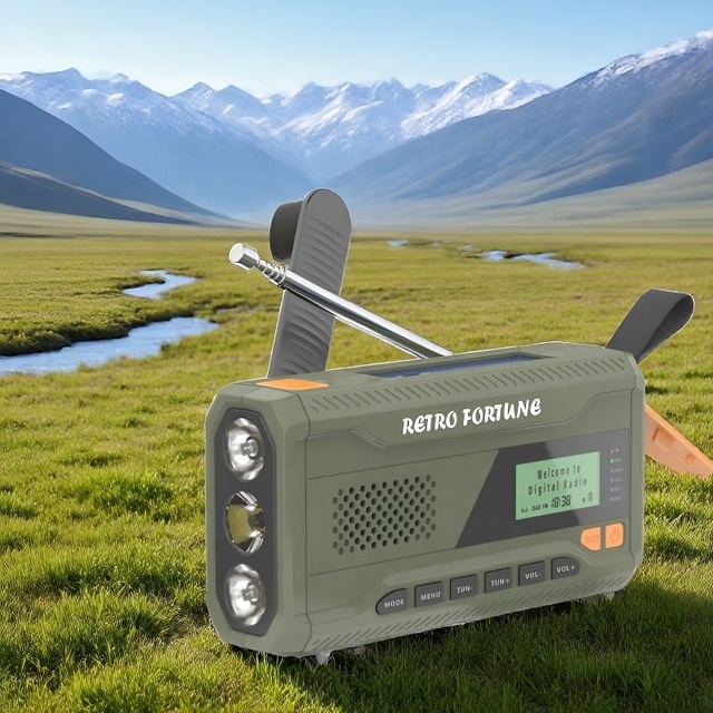 Retro Fortune Factory Good Quality Portable Dab Radio Home Outdoor Radio Flashlight Emergency dynamo Dab Radio