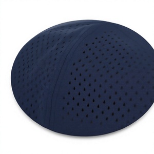 Casquettes de baseball de performance en gros, découpées au laser, respirantes, séchage rapide, résistantes à l'eau, à visière plate, snapback, logo personnalisé, OEM - Product Image 6