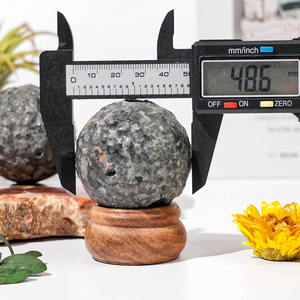 도매 천연 에너지 스톤 조각 크리스탈 볼 공예품 UV 반응 요퍼라이트 문 크리스탈 구체 조각 장식용 - Product Image 3