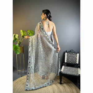 Sari de mujer de diseñador con bordado y juego de trabajo de hilo de aluminio - Product Image 1