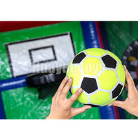 Centre de jeu sportif gonflable amusant 2.8*5.3*3.8m combiner avec le basket-ball de baseball et les fléchettes pour la compétition par équipe et la fête