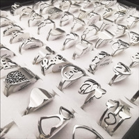 Bague Fantaisie Cœur en Titane, 100 Pièces Assorties, avec Boîte pour Homme Femme, en Acier Inoxydable, Créatives