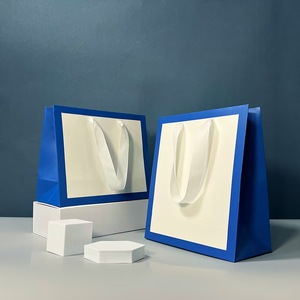<span class=keywords><strong>Gigo</strong></span> Groothandel Custom Luxe Shopping Boutique Craft Cadeau Dragen Kleding Schoenen Verpakking Papieren Zakken Met Uw Eigen Logo - Product Image 2