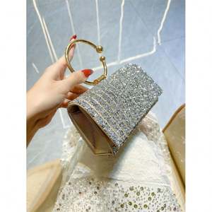 Bolsos de Noche con Forma de Corazón y Pedrería para Mujer, Bolso de Mano de Cristal Dorado para Fiesta de Graduación - Product Image 4