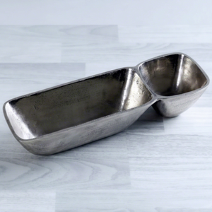 Bol en métal fait main, éco-responsable, durable, finition dorée et intérieur blanc, design contemporain, idéal pour la décoration de mariage, best-seller - Product Image 1