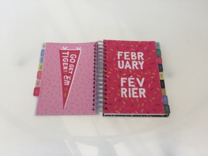 Cahier de notes A5/B5 à spirale à couverture rigide personnalisé avec impression de journaux Multi options poche arrière à bande élastique aux coins dorés - Product Image 3