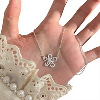 Kalung Tembaga Batu Alam Bunga Besar Gaya Korea untuk Wanita Desain Baru yang Unik, Modis, Minimalis, dan Mewah Ringan