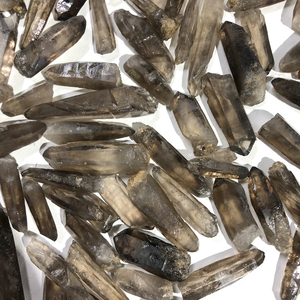 CHUSE Vente en gros de pierres de cristal naturelles polies, pointe de quartz fumé à des fins décoratives - Product Image 4