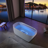 Baignoire autoportante moderne en acrylique à immersion profonde avec surface facile à nettoyer et drain de trop-plein pour hôtels et salles de bain résidentielles