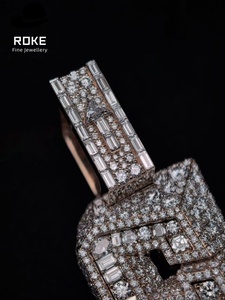 <span class=keywords><strong>Pendentif</strong></span> vertical personnalisé en <span class=keywords><strong>or</strong></span> rose 10K avec <span class=keywords><strong>initiale</strong></span> ou nom, serti de diamants de laboratoire taillés irrégulièrement de 3 pouces - Product Image 3