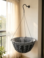 Panier suspendu Carol gris foncé aspect osier style américain sculpté à la main avec crochet métallique et doublure en plastique pour jardin extérieur
