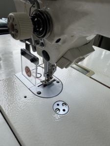 WholeSale Price DS303 FlatBed Lockstitch Industrial <b>Sewing</b> Machine Top & Bottom Feed High-Speed Machine for Garments - Product Image 3