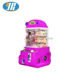 Guangzhou oyun makinesi imalatı ucuz pençe makinesi oyuncaklar mini oyuncak pençe makinesi çocuklar için jetonlu oyunlar