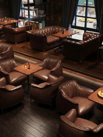 Ensemble de bar en bois massif de style rétro américain avec canapé, chaise et tables pour restaurants et cafés commerciaux - Personnalisable