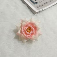 QiYing Victory Künstliche Seidenrosen Realistisches Dreiköpfiges Eckdesign für Hochzeiten Einkaufszentren Moderner Minimalistischer Stil