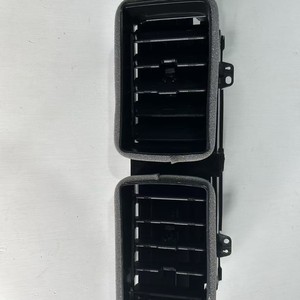 Ford Explorer Center Air Vent FB5Z1983AD <b>ABS</b> Material 2016-2019 Model - Product Image 2