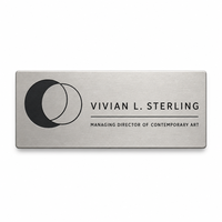 Badges personnalisés ODM en métal avec logo, épingles gravées en alliage de zinc avec fermoir de sécurité pour uniformes de personnel et identification des employés