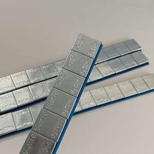 Poids d'équilibrage de roue automatiques en acier plaqué zinc bleu de 1/4 oz à coller - Product Image 2
