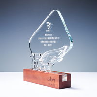 Vente en gros de trophées acryliques de haute qualité impression UV cristal verre métal design créatif personnalisé