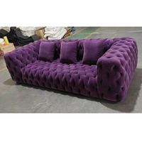 Ensemble de canapés Chesterfield de luxe royal en cuir et velours avec pieds dorés pour salon