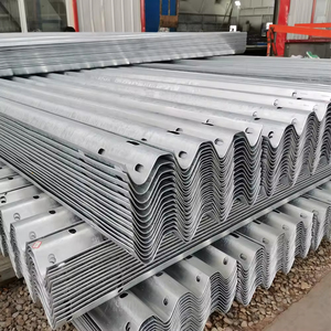 Barrière de sécurité routière en acier galvanisé à trois poutres pour autoroute, système de protection contre les accidents de circulation - Product Image 3
