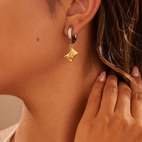 Anting-anting liontin emas lapis 18k dua warna grosir, anting-anting geometris stainless steel, perhiasan fesyen untuk pemakaian sehari-hari