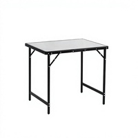 Table de camping pliable légère et portable pour l'extérieur, construction durable et design moderne, table pliable avec structure en métal