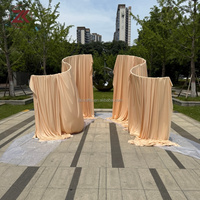 Arche métallique ZKAI avec draperie en tissu, écran en forme de vague en S pour décoration de scène de mariage
