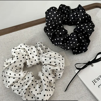 Chouchous pour cheveux style preppy, motifs variés disponibles : floral, nuage, ours, fraise, accessoires capillaires doux et élastiques