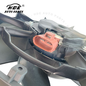 8V218C607CG H1BZ8C607K ZD1681090 อะไหล่รถยนต์ขายส่ง พัดลมระบายความร้อนหม้อน้ำสำหรับรถฟอร์ด โฟกัส - Product Image 4