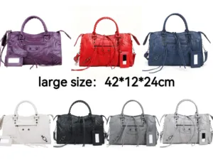 <span class=keywords><strong>Sac</strong></span> à <span class=keywords><strong>main</strong></span> <span class=keywords><strong>pour</strong></span> femme 42 cm, style <span class=keywords><strong>mode</strong></span>, en PU imperméable, avec chaînes à rivets et pompons, <span class=keywords><strong>sac</strong></span> bandoulière, <span class=keywords><strong>sac</strong></span> de moto, <span class=keywords><strong>sac</strong></span> porté épaule, <span class=keywords><strong>sac</strong></span> pochette, <span class=keywords><strong>sac</strong></span> à <span class=keywords><strong>main</strong></span> de style coussin - Product Image 6