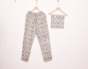 Ensembles de pyjamas en coton style vintage, imprimés à la main avec des boutons, respirants, pour l'été - Product Image 3