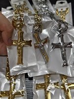Chaîne byzantine en acier inoxydable bicolore plaqué or 18 carats Collier pendentif croix roi Chaîne Collier croix chrétien Jésus pour homme