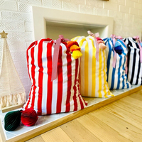 Sac de rangement personnalisé pour Noël, sac de Noël à rayures verticales personnalisées, sac en toile de Père Noël avec pompon coloré