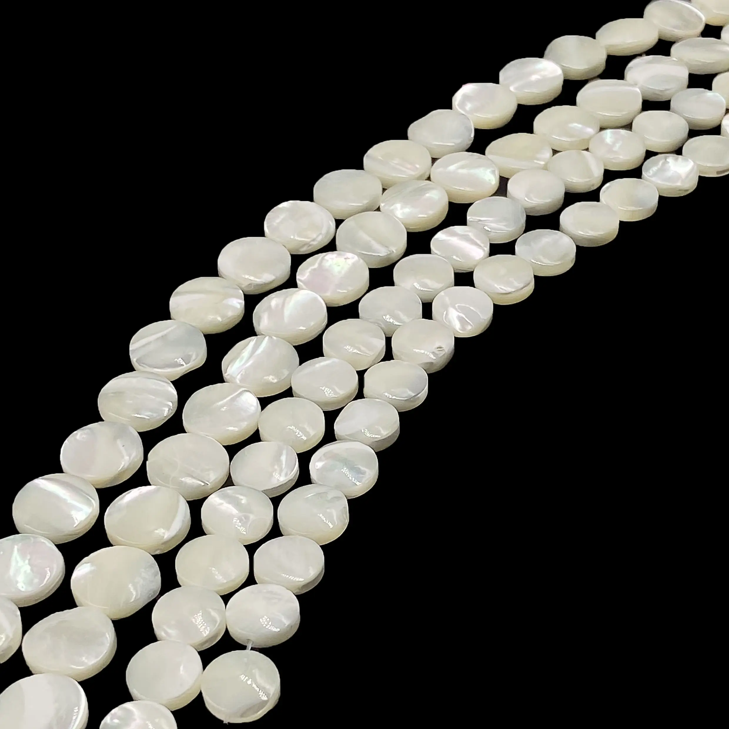 Cuentas sueltas de perlas naturales barrocas de moda, cuentas de concha de forma redonda planas blancas naturales creativas para la fabricación de joyas