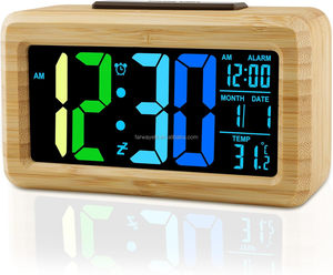 Reloj Despertador Digital <span class=keywords><strong>de</strong></span> Madera, Pantalla LED Grande con Números Coloridos, Sensor <span class=keywords><strong>de</strong></span> Brillo, Función <span class=keywords><strong>de</strong></span> Repetición, Funcionamiento por USB para Dormitorio - Product Image 1