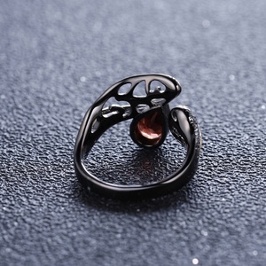 <span class=keywords><strong>Anello</strong></span> in Argento Sterling 925 con <span class=keywords><strong>Granato</strong></span> <span class=keywords><strong>Rosso</strong></span> Naturale Placcato Nero, Gioielli all'Ingrosso per Donne di Abiding Fashion - Product Image 3