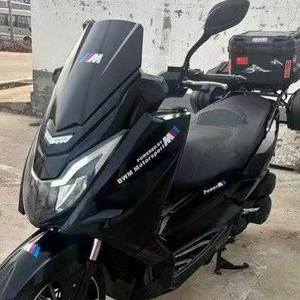 Scooter Maxi T10 d'occasion de style BMW, état inégal. Moteur, valises complètes et écran numérique, entièrement fonctionnels. - Product Image 4