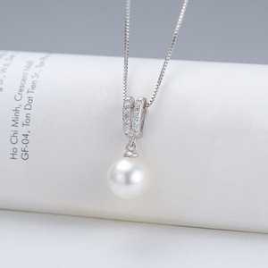 Vente en gros de boucles d'oreilles et de colliers en perles en argent sterling S925 pour femmes pendentifs de bijoux à la mode et haut de gamme - Product Image 5