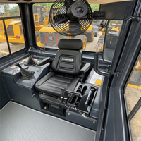 Tracteur sur chenilles SHANTUI SD22 d'occasion fiable et robuste pour les travaux de nivellement et de terrassement sur les grands chantiers de construction routière