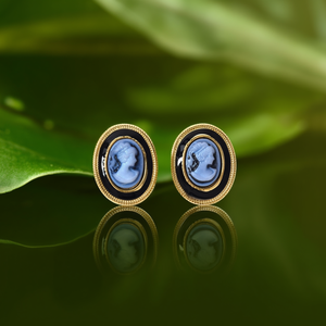 Boucles d'oreilles clous vintage en acier inoxydable 316L plaqué or PVD, design camée ovale durable et résistant, serti clos - Product Image 3
