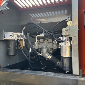 Excavatrice Hitachi ZX240 d'occasion, 24 tonnes, Japon, sur chenilles, bon état, avec moteur et boîte de vitesses, capacité de la benne de 1,3 m³, puissance de 127 kW - Product Image 6