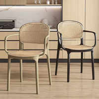 Chaise de salle à manger en rotin nordique en plastique avec dossier épaissi et accoudoirs empilables, tabouret de salle à manger d'extérieur, mobilier de maison