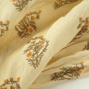Tela de verano estampada, suave al tacto, de rayón, nailon, crepé, challie, con textura arrugada, para confección de vestidos. - Product Image 4