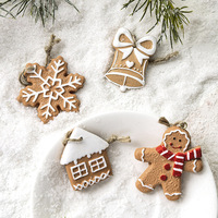 Nouvelles décorations de Noël en résine de haute qualité : pendentifs lumineux miniatures en forme d'homme en pain d'épices, flocon de neige et cloche pour bricolage d'arbres de Noël